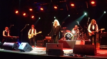PATTI SMITH AND HER BAND perform HORSES @ Tollwood München 2015-07-13 (3)
