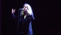 PATTI SMITH AND HER BAND perform HORSES @ Tollwood München 2015-07-13 (7)